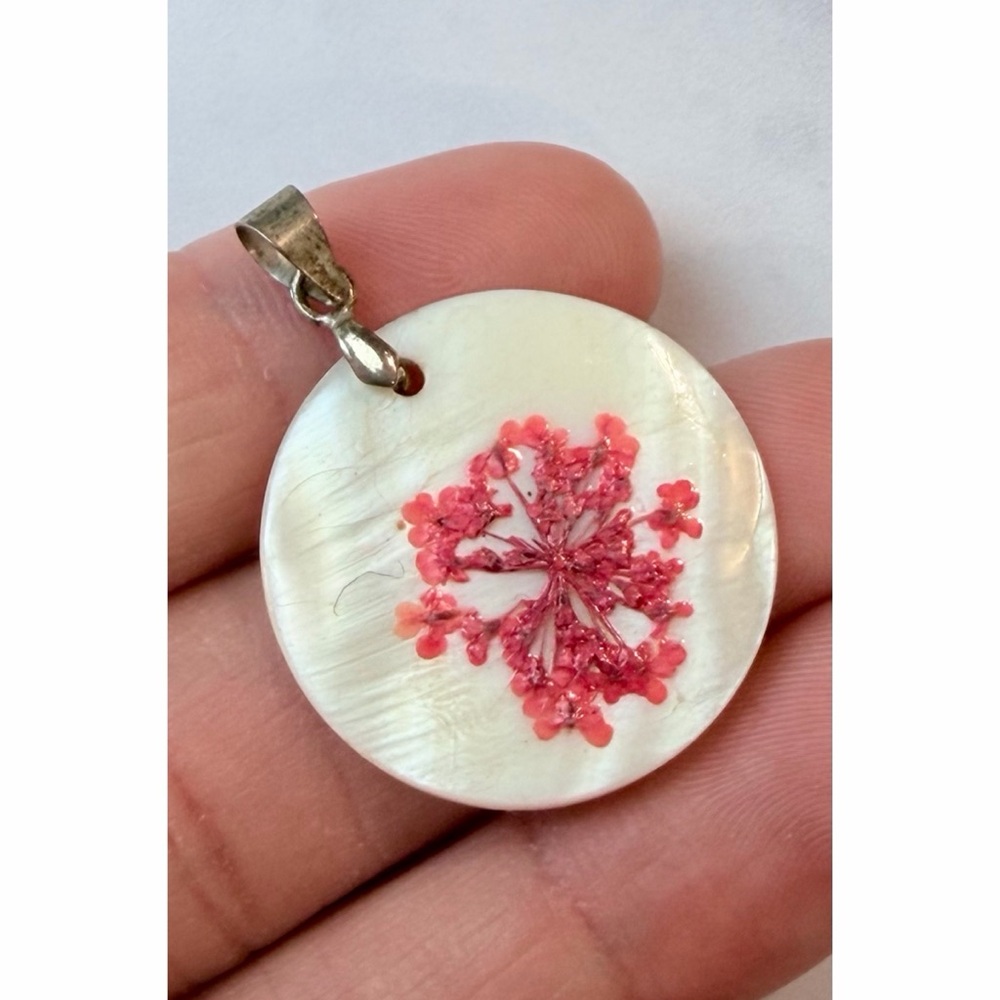 Circular Mother-of-Pearl Coral-Colored Flower Press Pendant - Picture 7 of 7